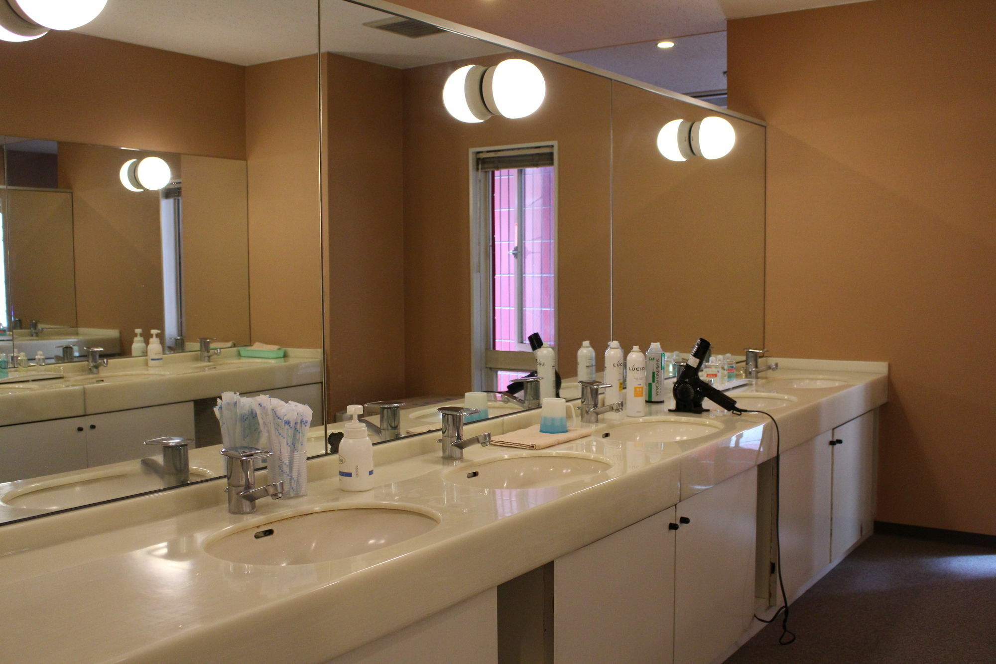 Sauna & Capsule Hotel Hokuo Tokyo Exterior photo